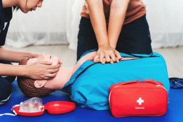 Training dummy used by 2 medical personnel