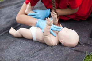 infant-manikin-compression