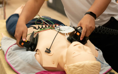 aed-training-on-an-adult-mannequin