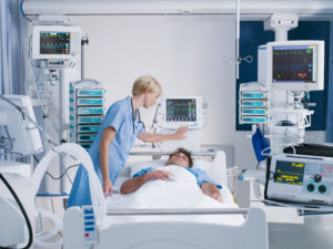 nurse-monitoring-on-patients-condition-in-icu