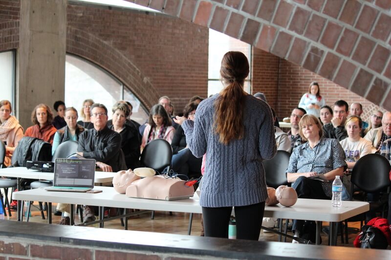 bls-training-in-a-classroom-setting
