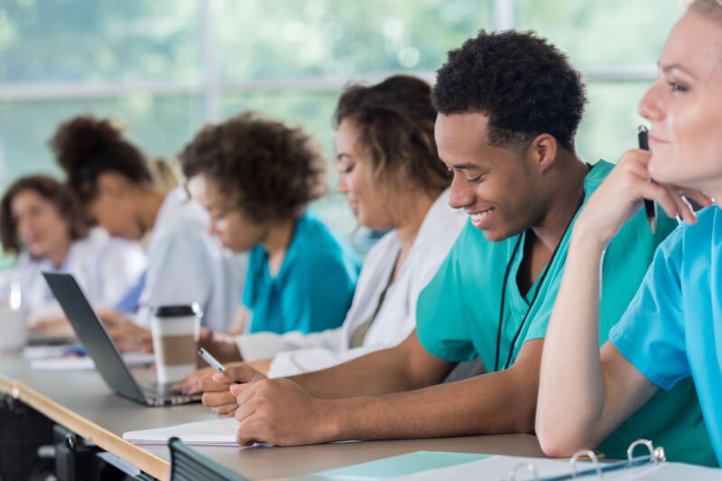 healthcare-professionals-studying-online-bls